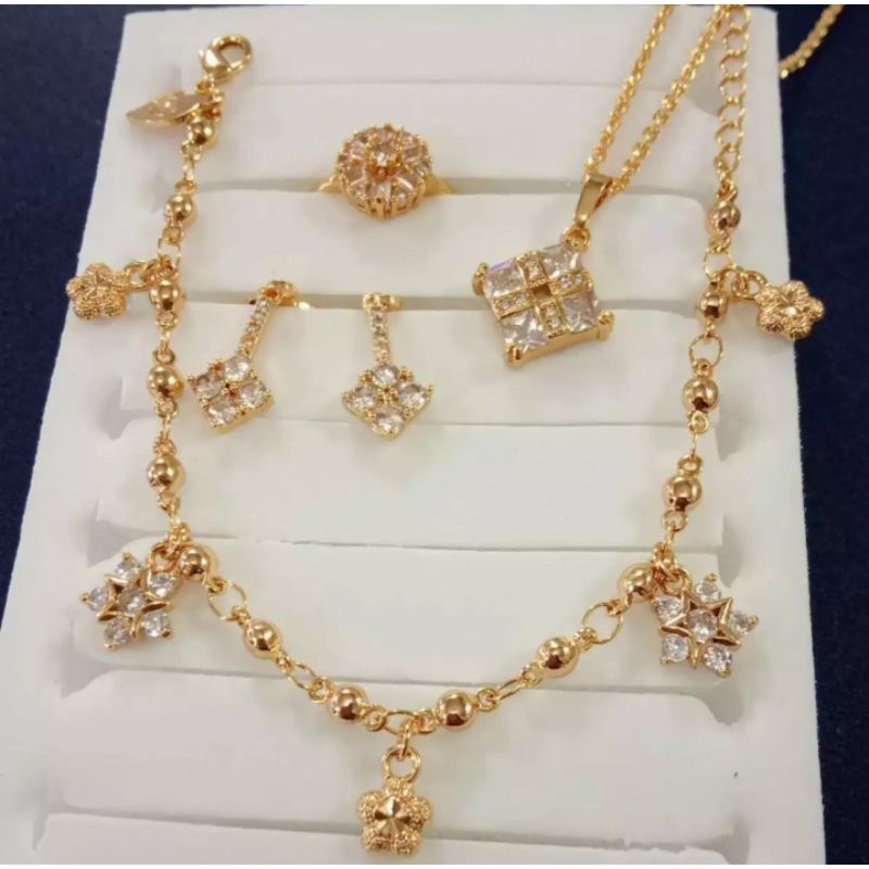 perhiasan set cantik kotak mata titanium gold 18k