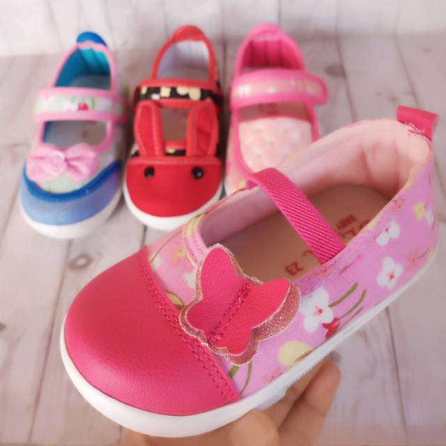 Sepatu sendal anak lucu perempuan usia 1 2 3 tahun size 22-25 motif kupu-kupu murah casual