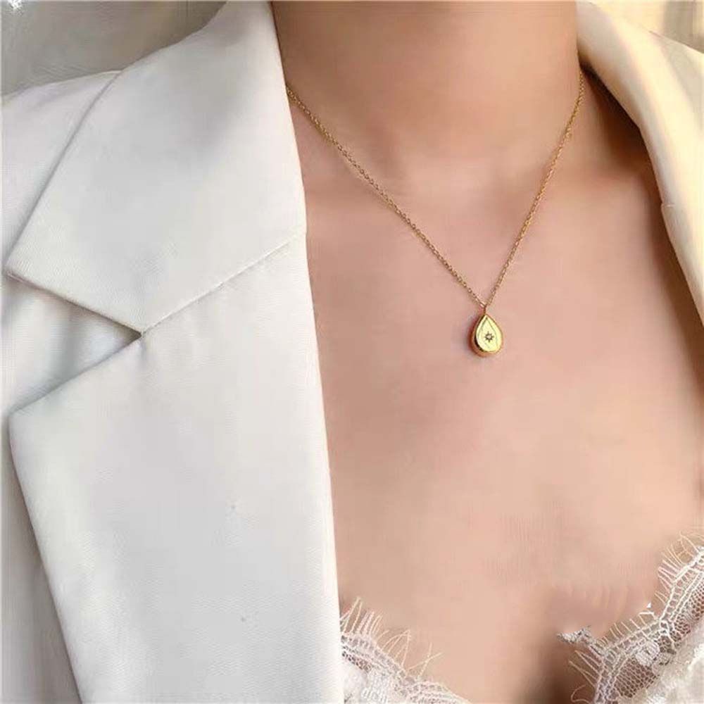 Needway  Party Gift Necklaces Elegant Metal Choker Clavicle Chains Drop Shaped Pendant Gold Color Women Girls Diamond Rectangle Pendant Sun Korean Style