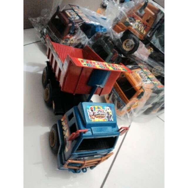 Mainan Mobil Truk/ Tronton