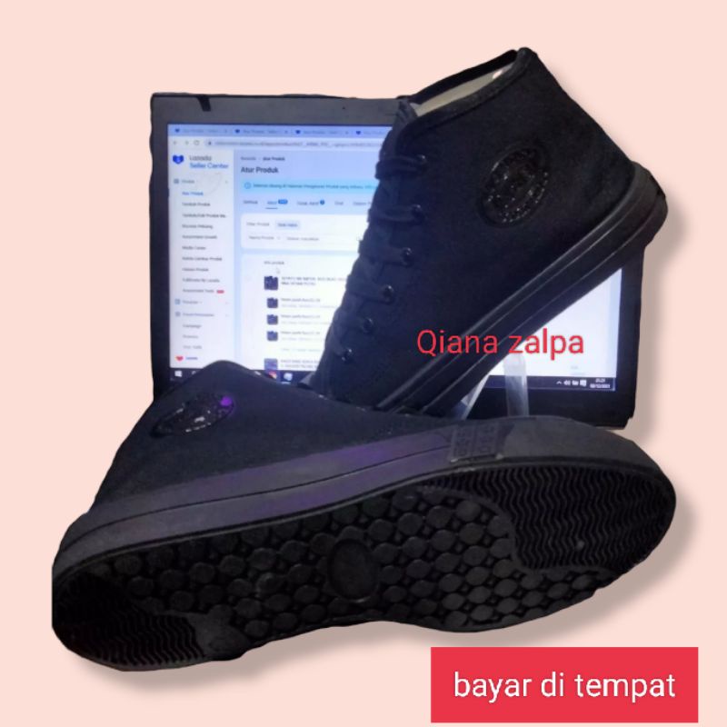 sepatu sekolah terlaris. terbuat dari pabrik. bahan camvas asli