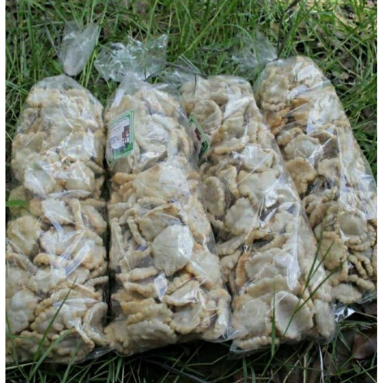 

KEMPLANG MINI IKAN SUNGAI /KEMPLANG MINI ISI 100 KEPING TANPA SAMBAL