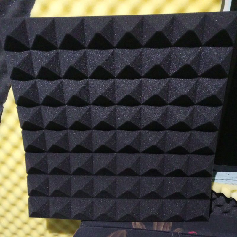 BUSA PEREDAM SUARA MOTIF PYRAMID 50X50