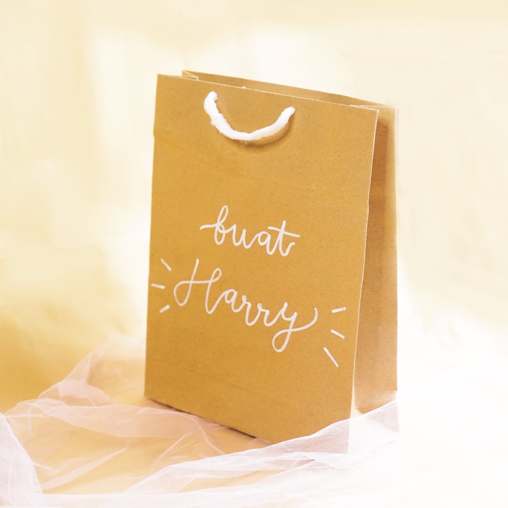 

PAPERBAG CUSTOM LETTERING 22x7x27 cm/ PAPER BAG