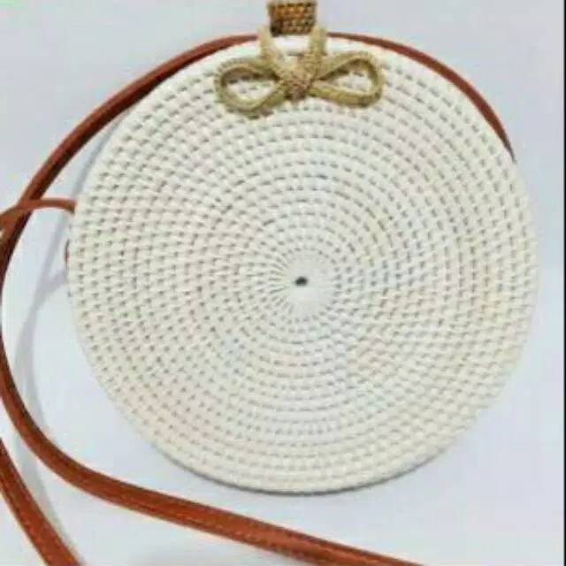 

Tas Rotan Lombok Putih kancing Pita size 20 cm