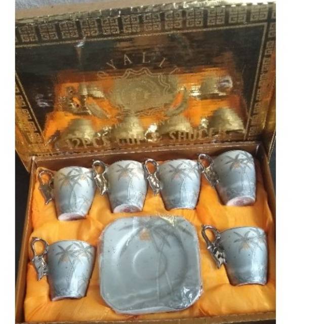 Pajangan Hiasan Set Cangkir Porselen Antik