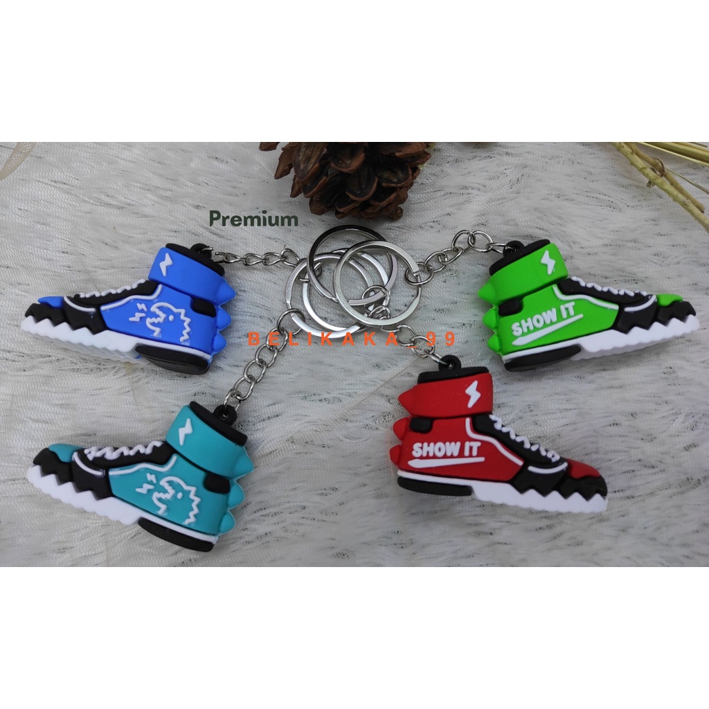 GANTUNGAN KUNCI SEPATU RODA SNEAKERS NIKE IMPORT 3D TIMBUL / GANTUNGAN KUNCI SEPATU SNEAKERS / GANTUNGAN KUNCI SOUVENIR SEPATU RODA SNEKAERS NIKE / GANTUNGAN SEPATU RODA / GANCI SEPATU NIKE / GANCI SNEAKERS / GANCI SEPATU RODA / KEY CHAIN