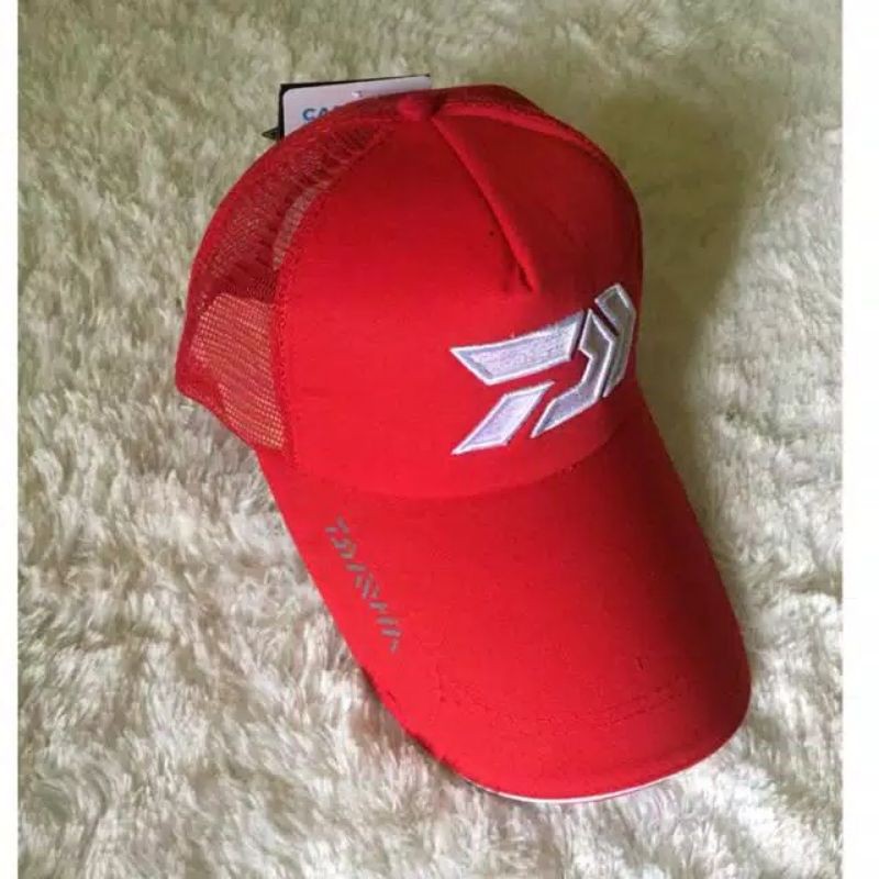 Topi Daiwa Merah