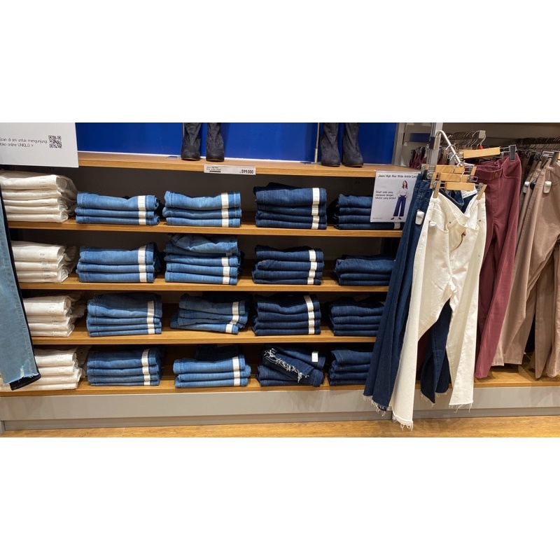 Uniqlo Jeans High Rise Wide Ankle Length Woman