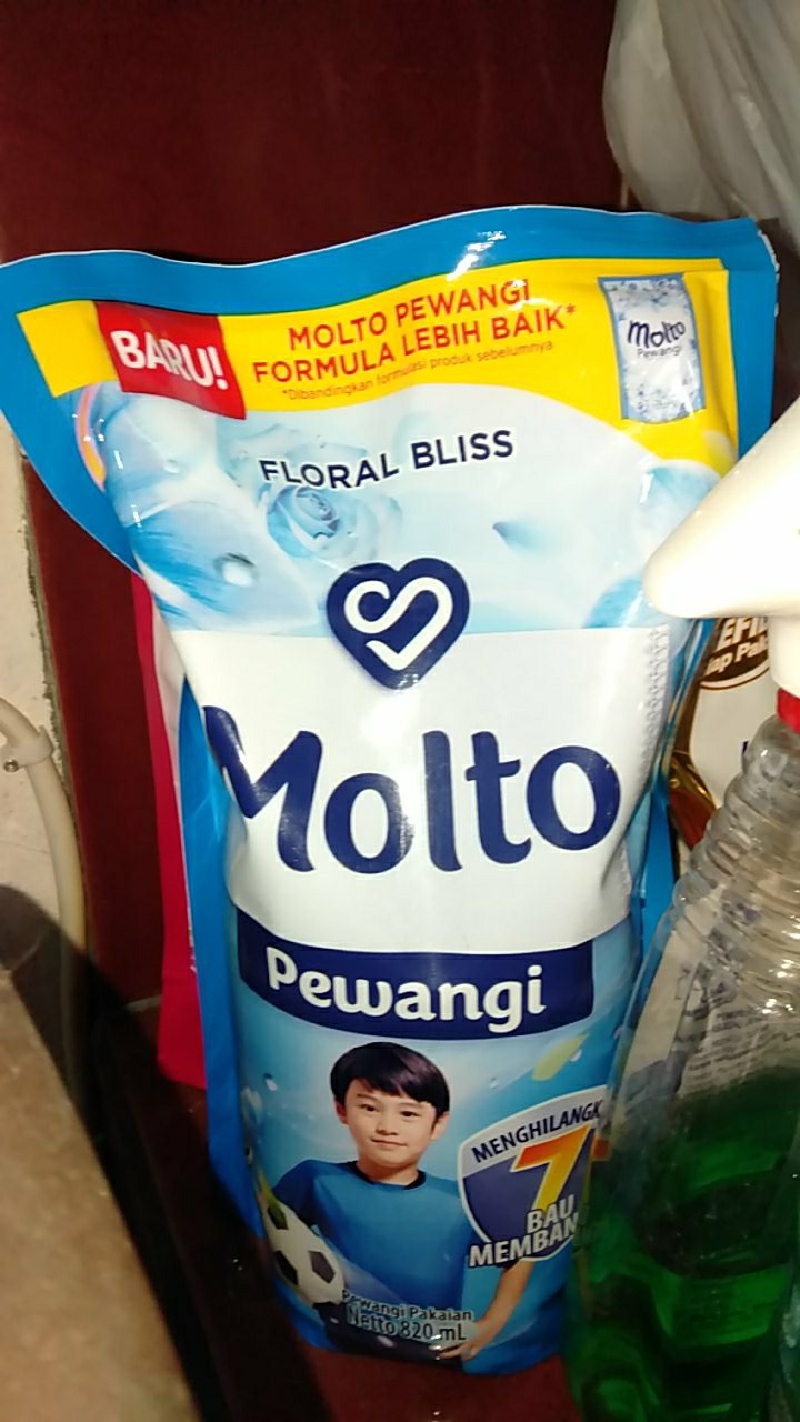 Molto Pewangi 820 Ml