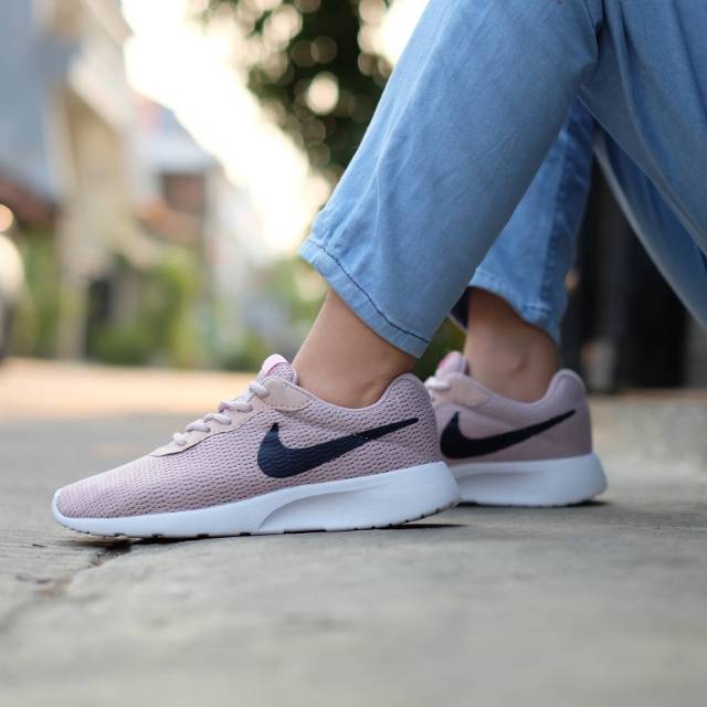 nike tanjun premium trainers ladies