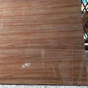 GRANIT LANTAI 60X60 GLOSSY URAT KAYU COKLAT