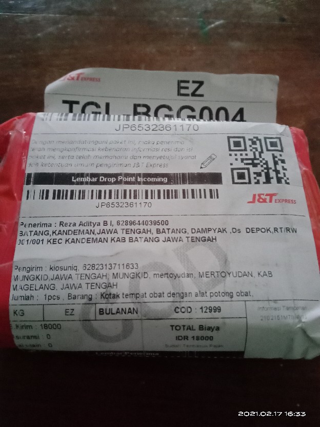 Kotak Tempat Obat Dengan Alat Potong Obat