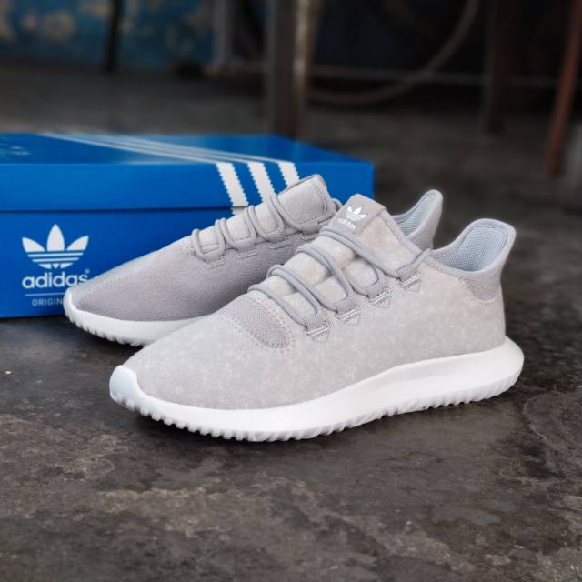 Sepatu casual sneakers ADIDAS TUBULAR 