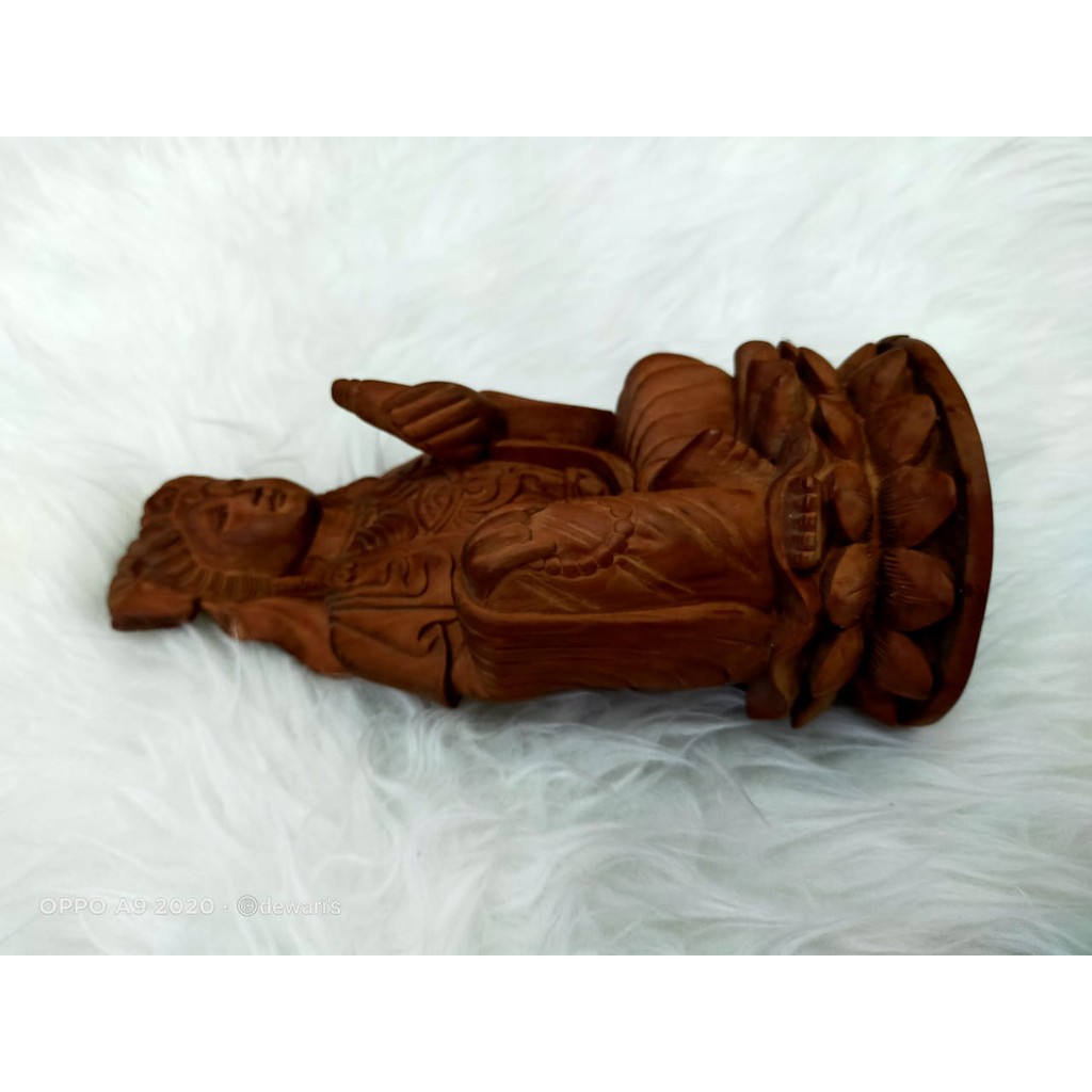 Patung Dewi Kwan Im bahan kayu cendana wangi