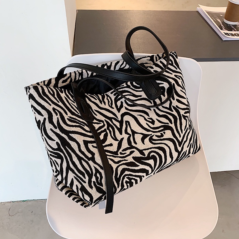 MV_Marvelouz MV117711 tas TOTE BAG Motif Kece Kekinian wanita import terbaru 1kg bisa 4 tas supplier tas import CR7711 LT2046 BQ3399