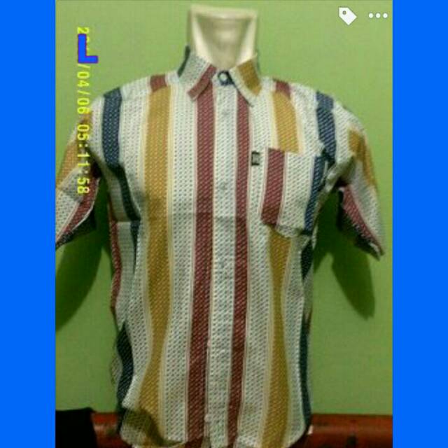 Kemeja distro lengan pendek