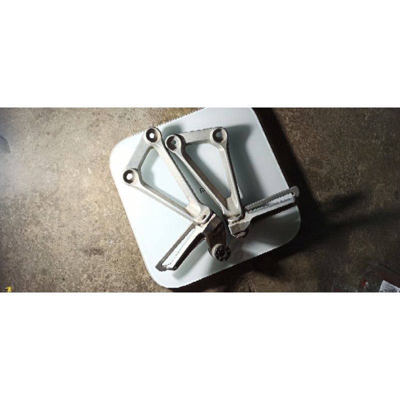 footstep postep cbr150r k45 belakang