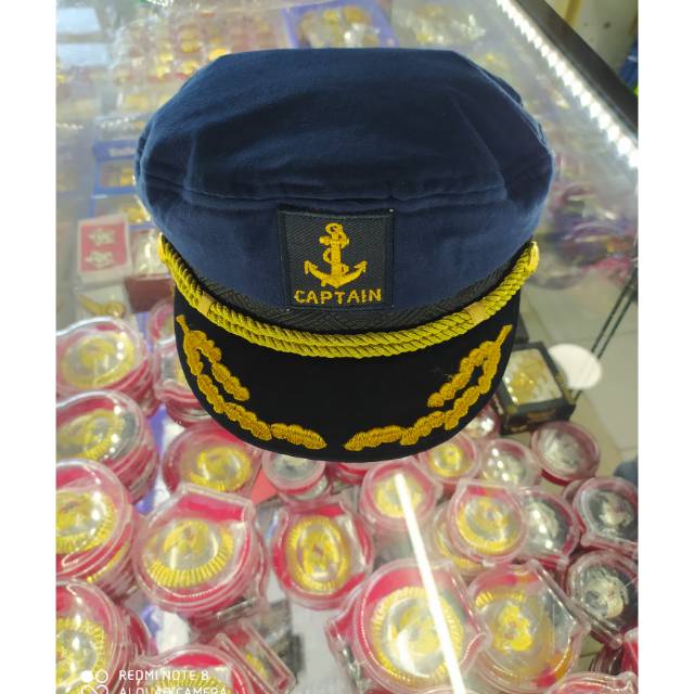 Topi capten pelaut