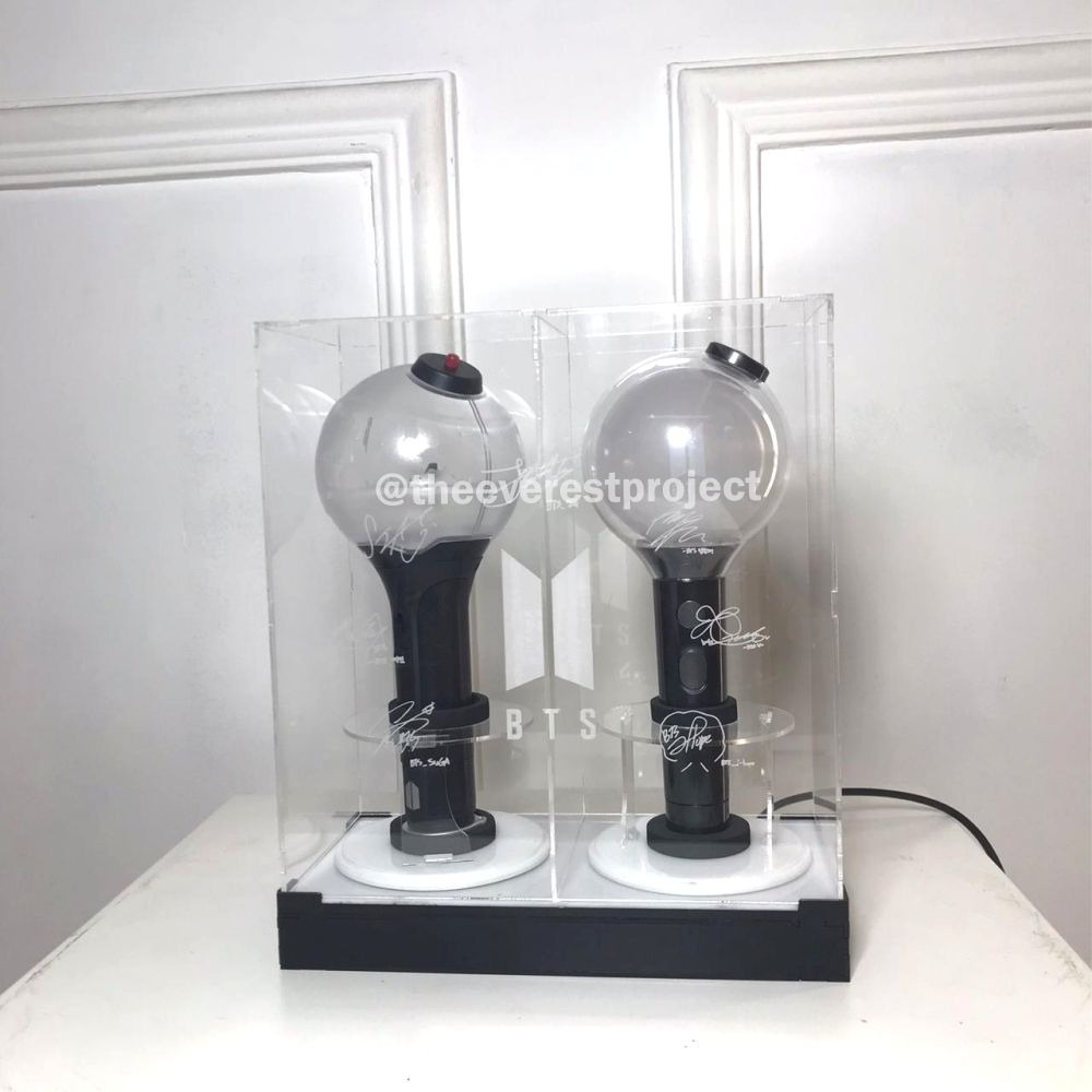 Rak Display Putar Akrilik dengan Lampu LED, untuk Lightstick, Bisa Berputar 360 Derajat