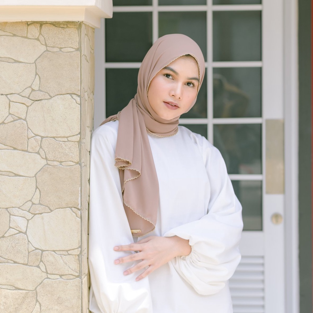 Lozy Hijab - Embroidery Signature Shawl Series 2 ( Pashmina Bordir Lozy x Hamidah )-Soft Nude