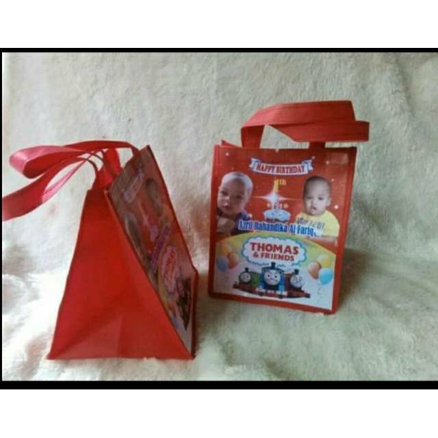 

TAS ULTAH/ TAS / GOODIE BAG ULANG TAHUN ANAK CUSTOM 20 x 20 x 25 cm (PxLxT) - TEBAL