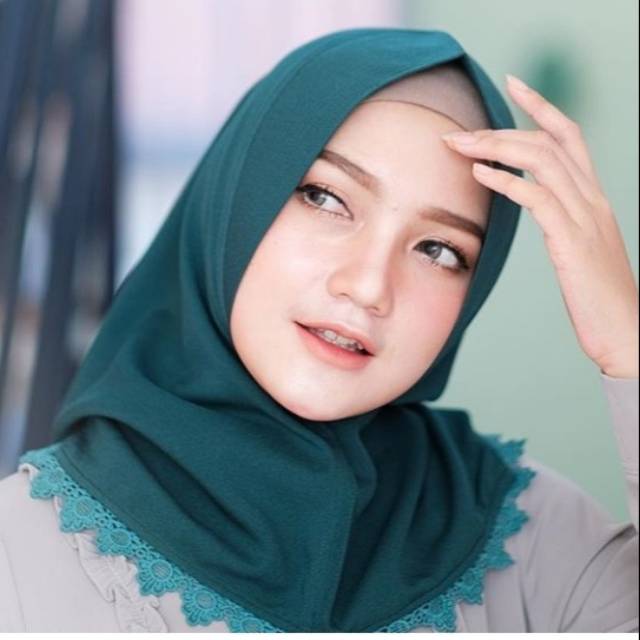 Retha hoodie preloved by Aneuku