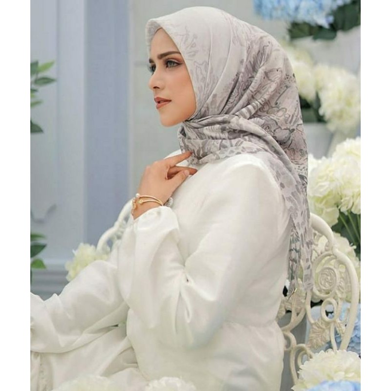 Preloved Buttonscarves Farsha colour Bone PL