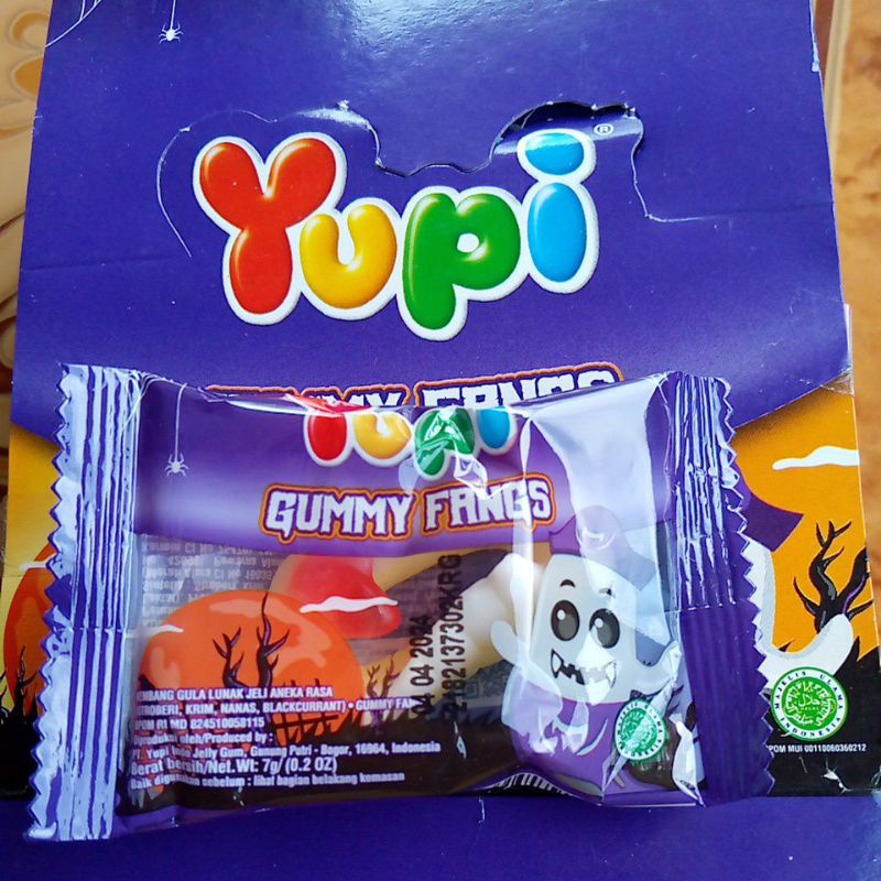 Box - Yupi Gummy Fangs Permen Jelly Gummi Gumi Isi 24 Pcs