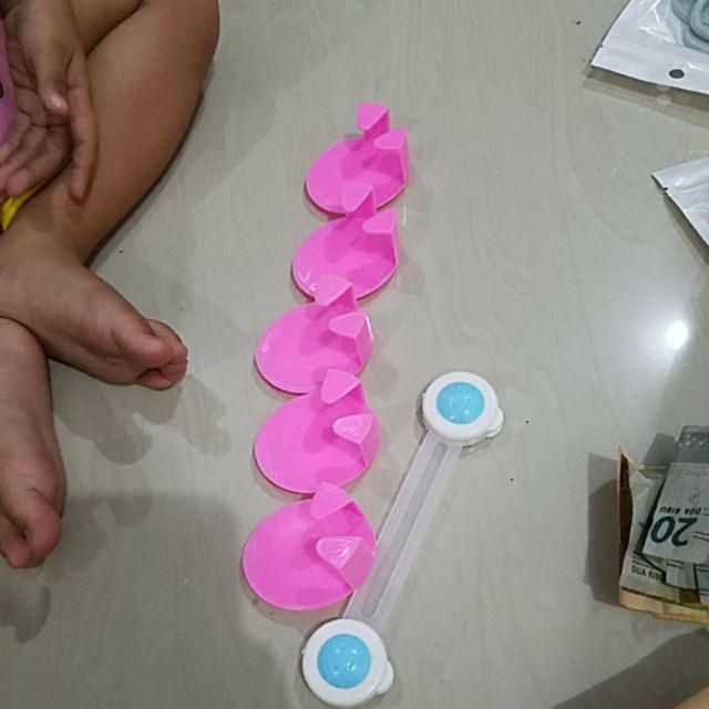 Power Plug Socket Holder / Gantungan Kepala Colokan Stop Kontak Hook 20gr