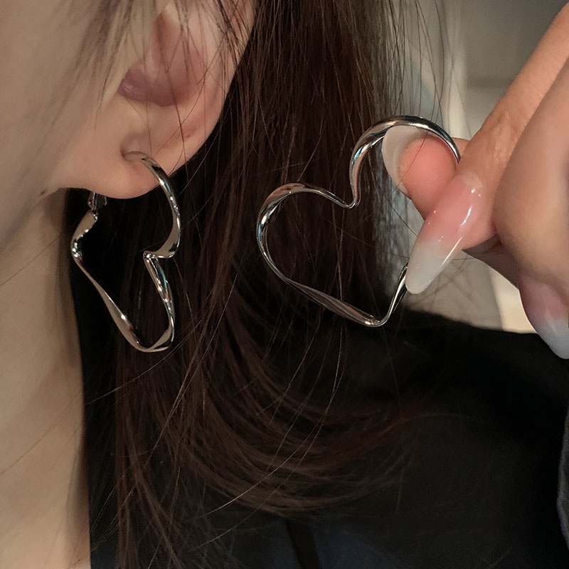 Anting Hoop Bentuk Hati Warna Silver Untuk Wanita