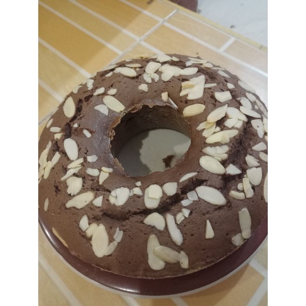 

Bolu Coklat Almond uk 20*20