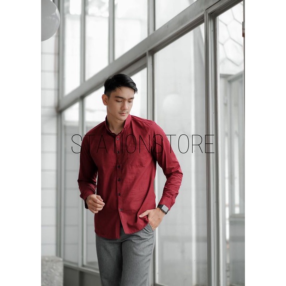 kemeja polos pria slimfit lengan panjang maron