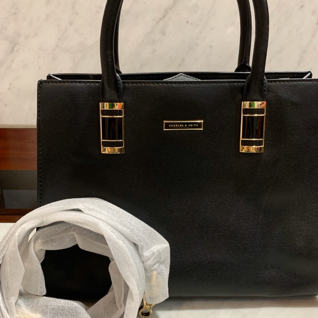 Tas Original Charles n Keith warna hitam