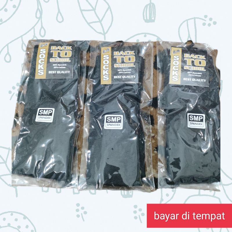 kaus kaki hitam polos terbuat bahan katun lembut di kaki ngak bauk