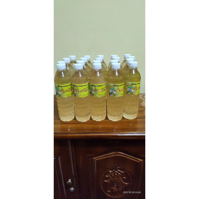 

Minyak Kelapa Kampung (Bolsel Coconut Oil) - Minyak Tradisonal