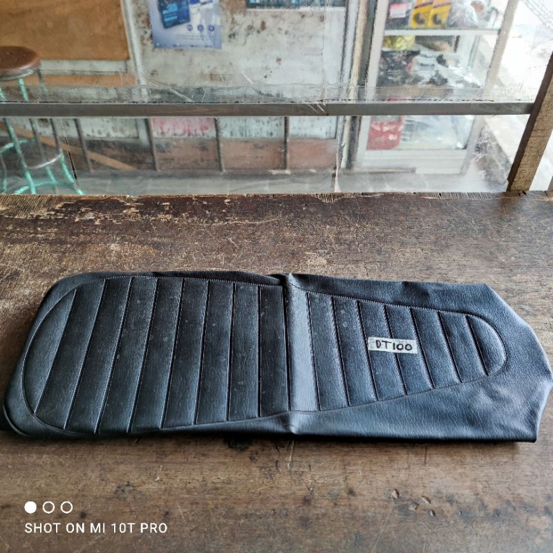 Kulit Tutup Sadel Yamaha DT100 Original Yamaha Japan