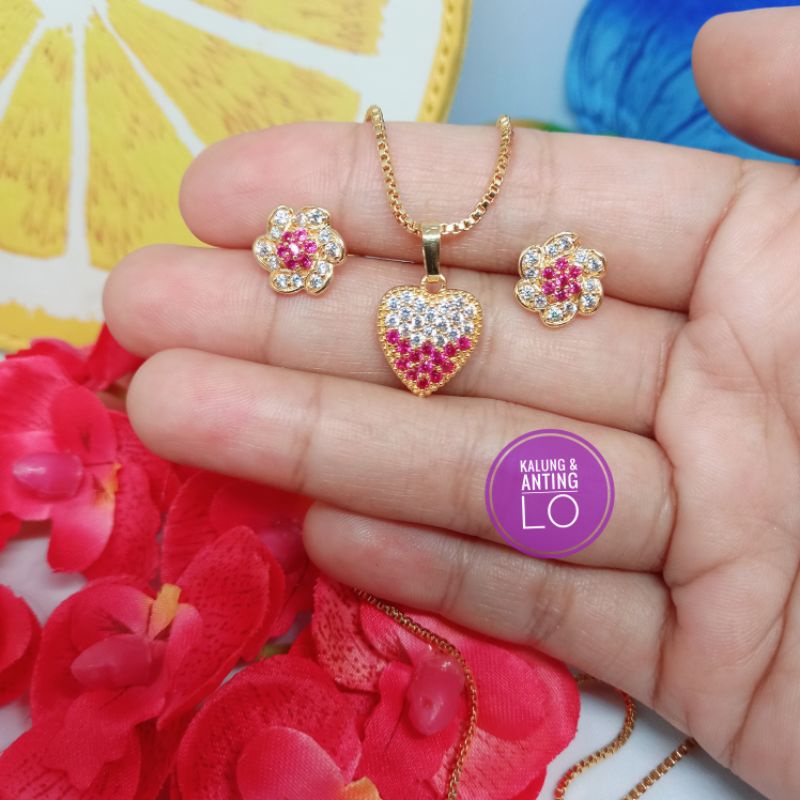 Kalung Wanita dan Anting Tusuk Bunga