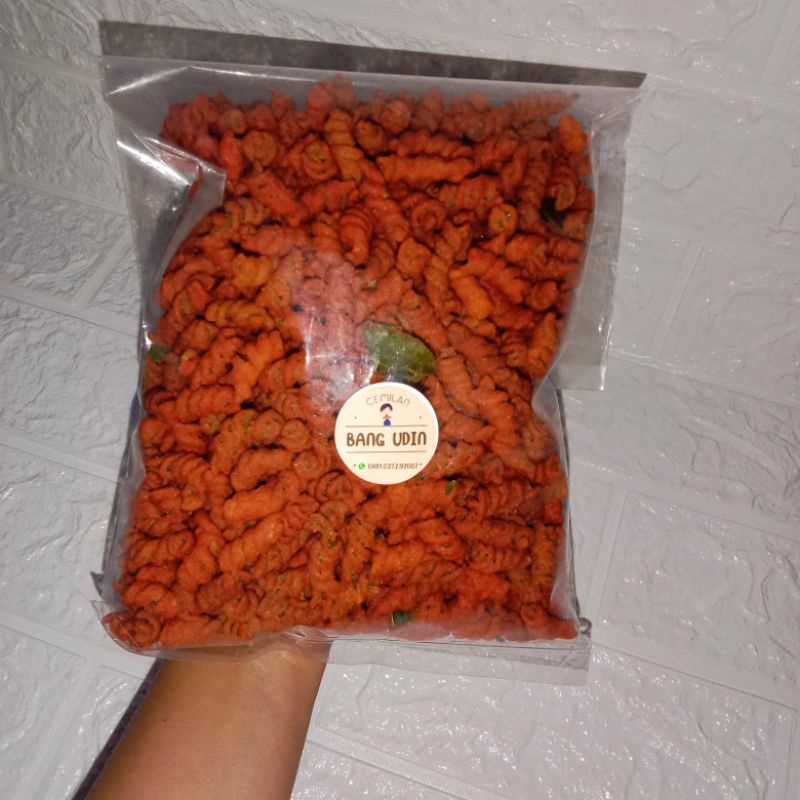 

MAKARONI SPIRAL PEDAS MANIS DAUN JERUK 500gr | MAKANAN RINGAN | CAMILAN