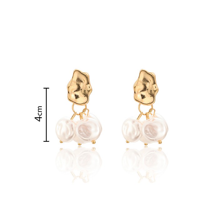LRC Anting Tusuk Fashion Gold Pearl Irregular Geometric Earrings D19356