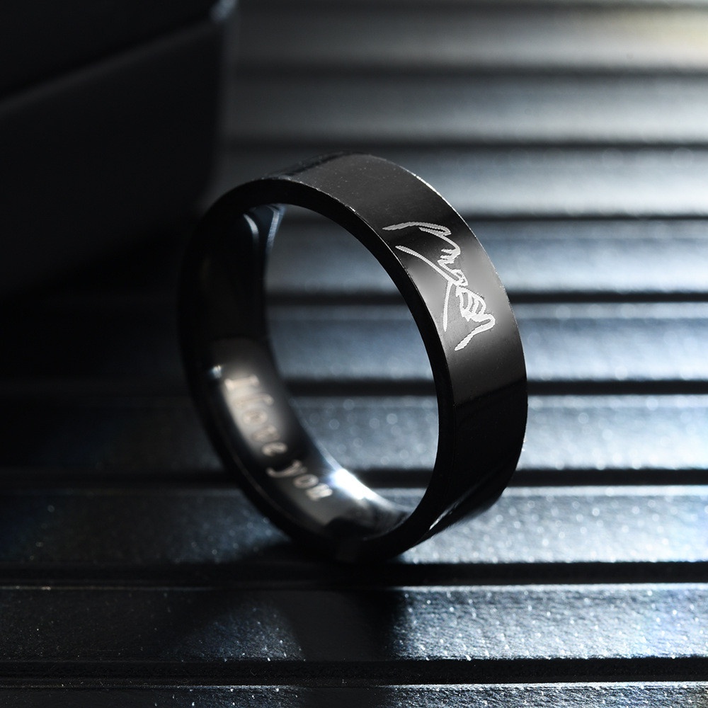 Cincin Pasangan Desain Tangan I Love You Bahan Titanium Silver Warna Hitam Untuk Pria Dan Wanita