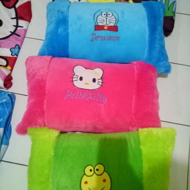 Bantal Karakter