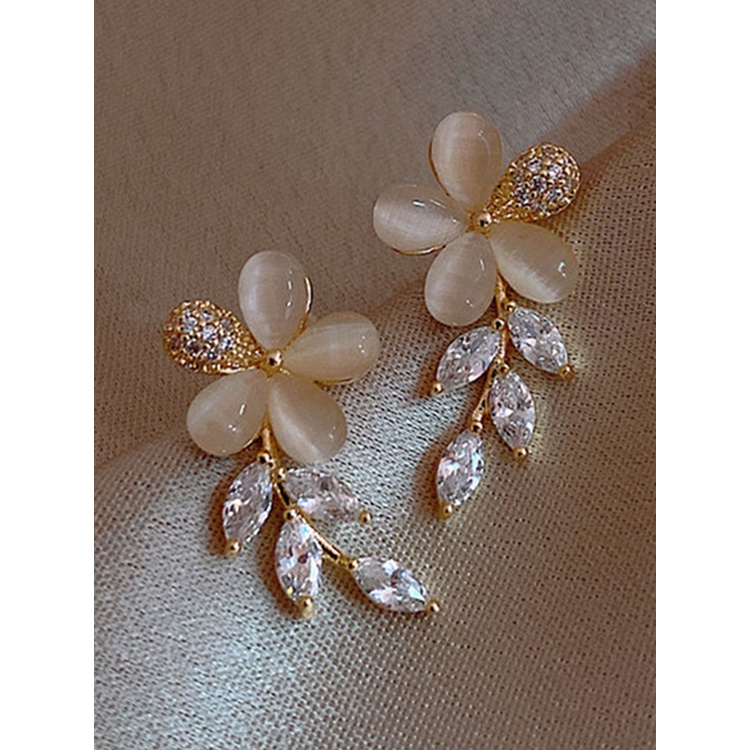 Anting Stud Desain Bunga Kristal Mutiara Bahan Alloy Gaya Korea Klasik Untuk Wanita