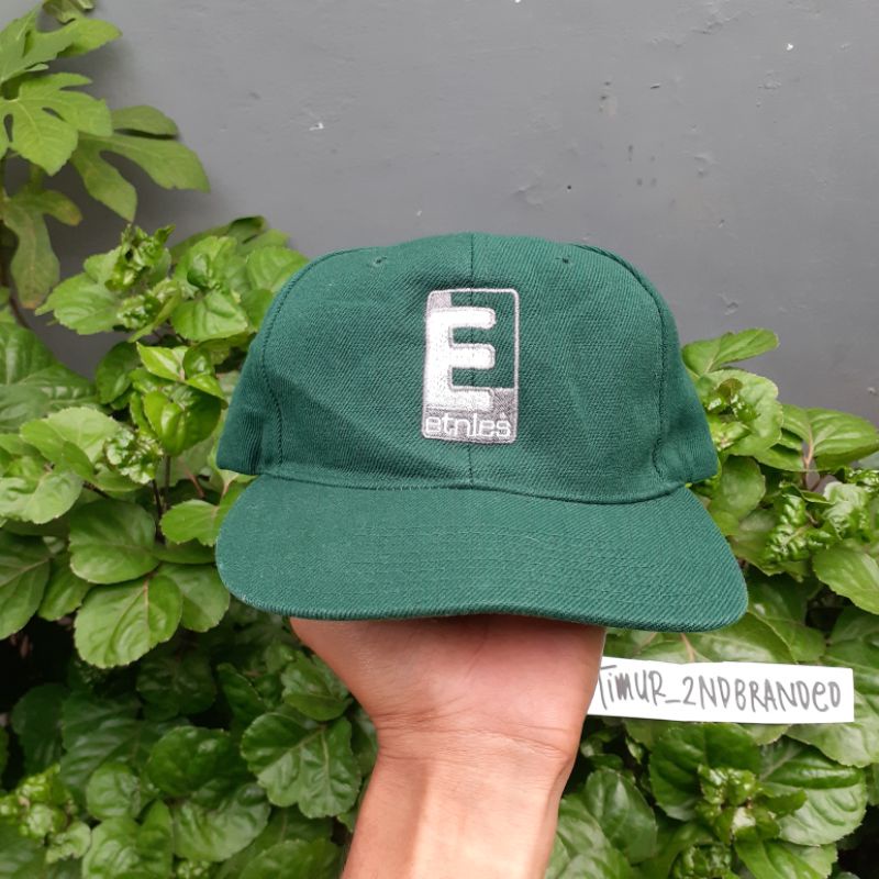 snapback vintage etnies skateboard