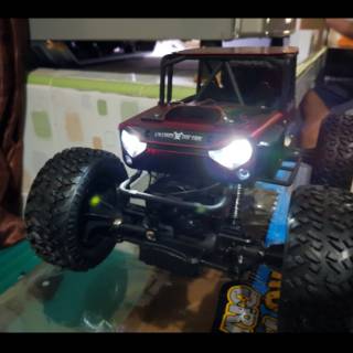 Rc car jeep  Ban  besar  lampu led metal alloy body besi 4wd 