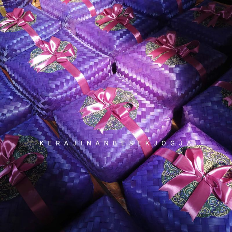 SEPASANG BESEK WARNA 25CM PITA 25X25CM KERTAS BATIK besek bambu besek nasi bakul nasi