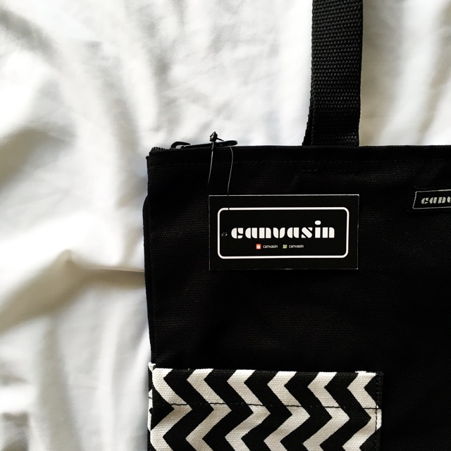 Tote bag black &amp; chevron motif