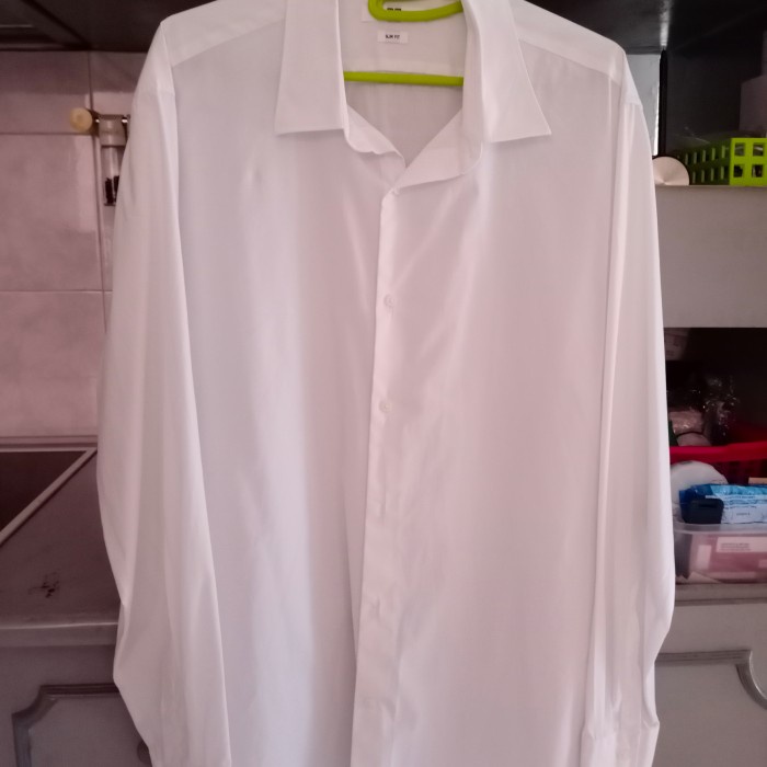 BAJU KEMEJA PRIA PUTIH TANGAN PANJANG MEREK UNIQLO SLIMFIT POPULER