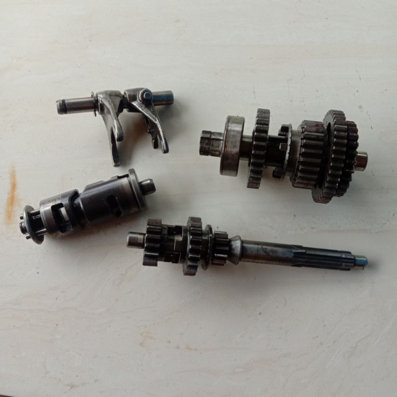 Rasio Yamaha V80 yamaha v80 super deluxe Robot vseris. Original. Seken Bekas copotan