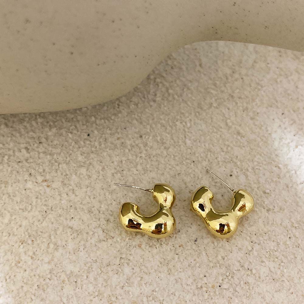 Anting Stud Bentuk Bunga Bahan Metal Warna Silver Gaya Korea Untuk Wanita